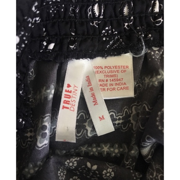 Sleeveless Short Romper - Picture 4 of 5